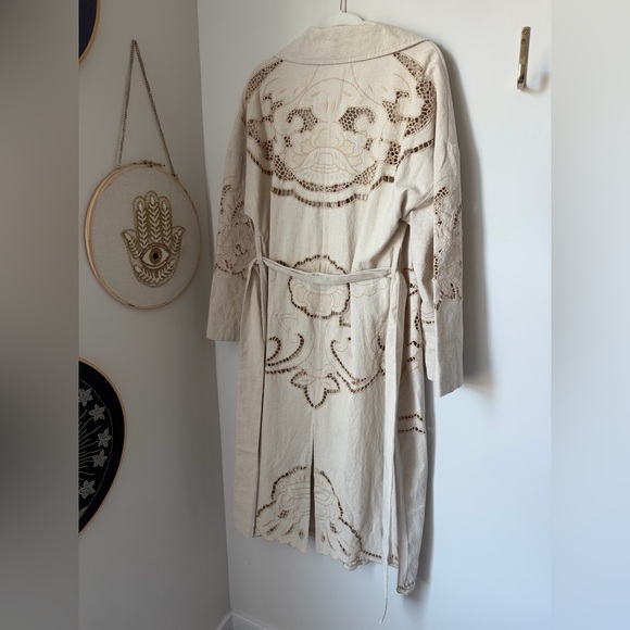 Viral Avec Les Filles Beige Embroidered Long Coat - Picture 4 of 4